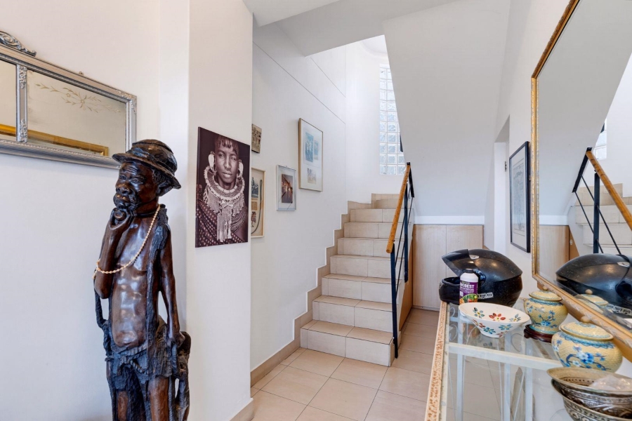 3 Bedroom Property for Sale in Sea Point Western Cape